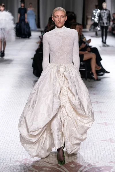 Look 30